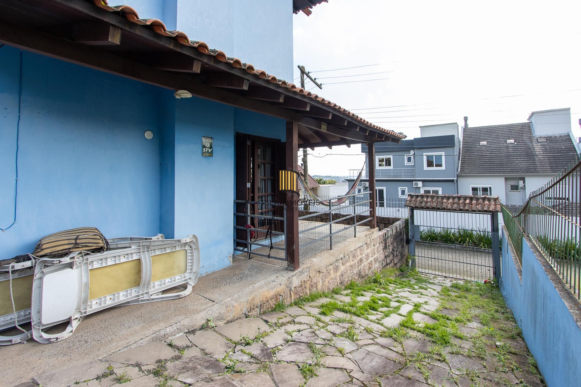 Casa 4 dormitórios no bairro Vila Nova