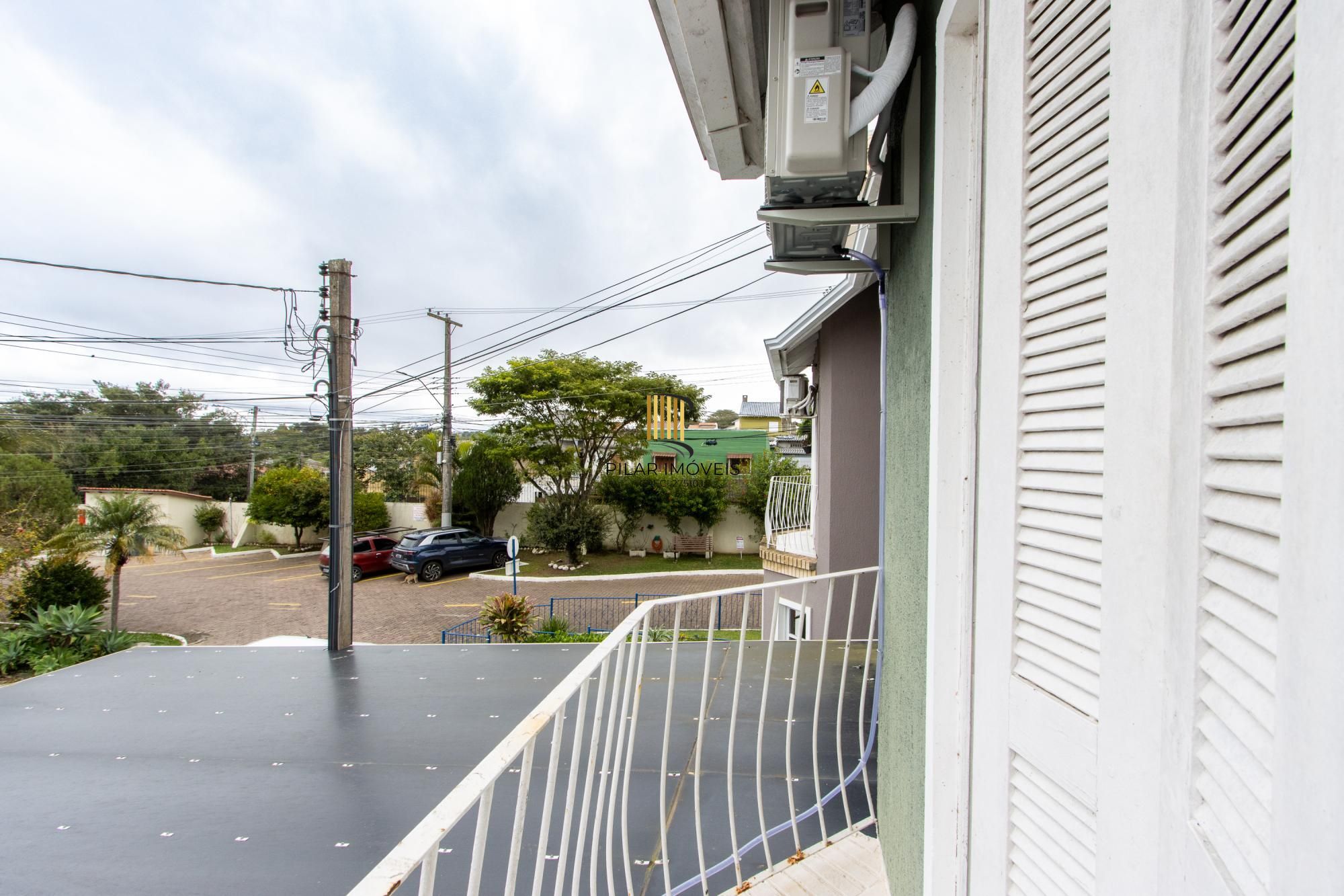 Casa 3 dormitórios no bairro Guarujá