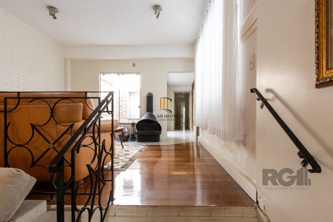 Apartamento de  186,66m2, 4 dormitórios, 1 suíte, 3 banheiros, 4 vagas,no bairro Rio Branco.