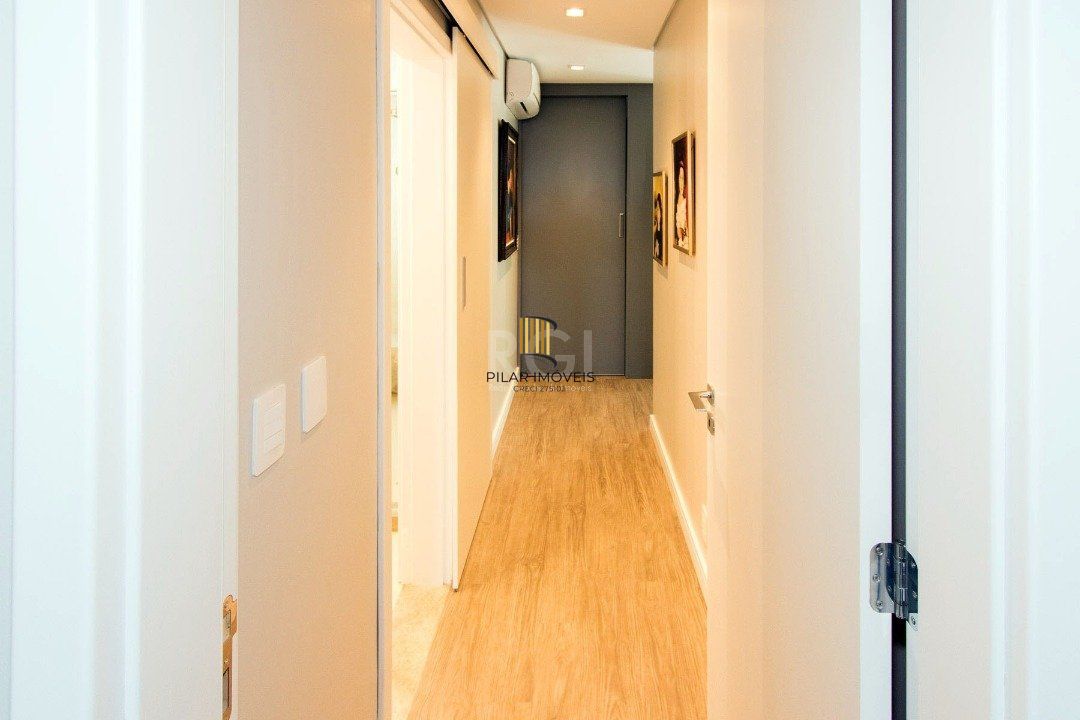 Cobertura para Venda - 230.43m², 3 dormitórios, sendo 3 suites, 2 vagas - Menino Deus