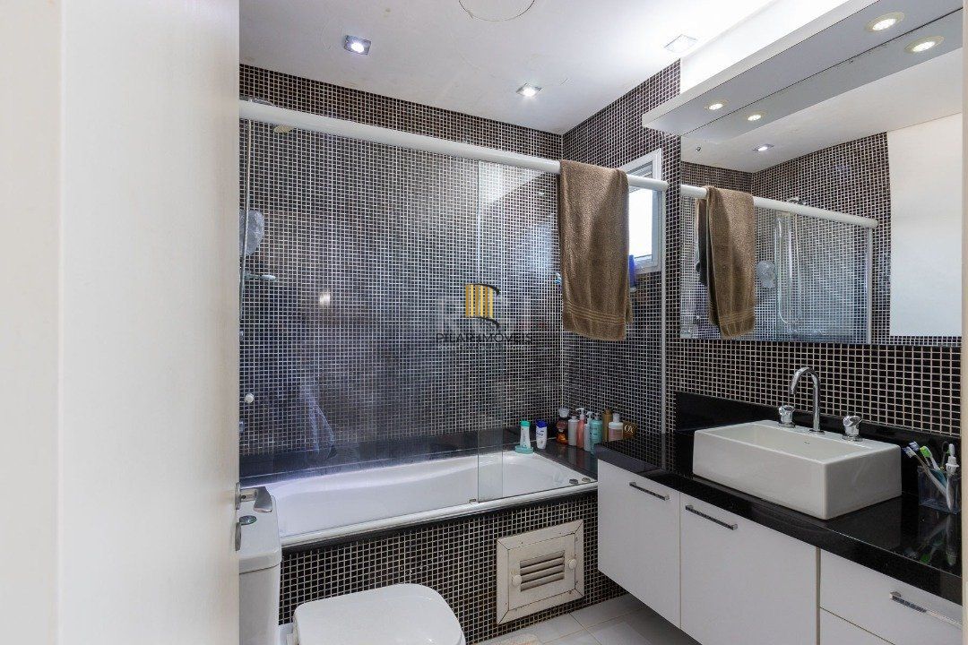 Casa Condominio para Venda - 245.29m², 3 dormitórios, sendo 1 suites, 2 vagas - Pedra Redonda