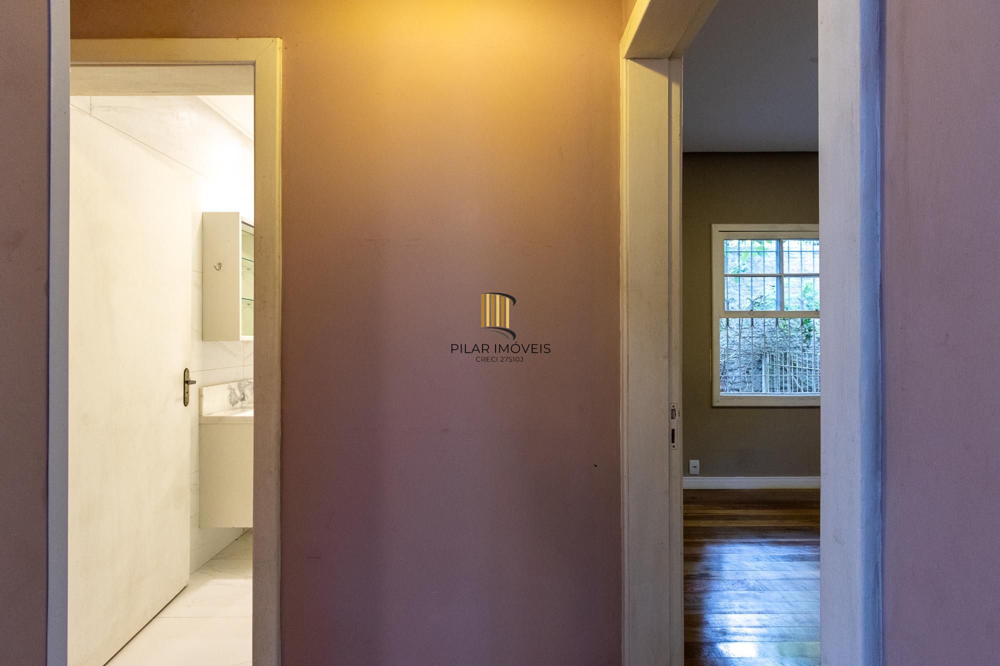 Bela casa térrea, 2 dormitórios e 1 suite - Parte alta do Bairro Espirito Santos