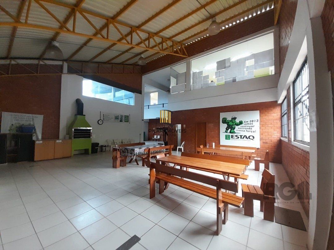 Prédio comercial com área total de 5.000 m² na rua Frederico Mentz, bairro Navegantes.