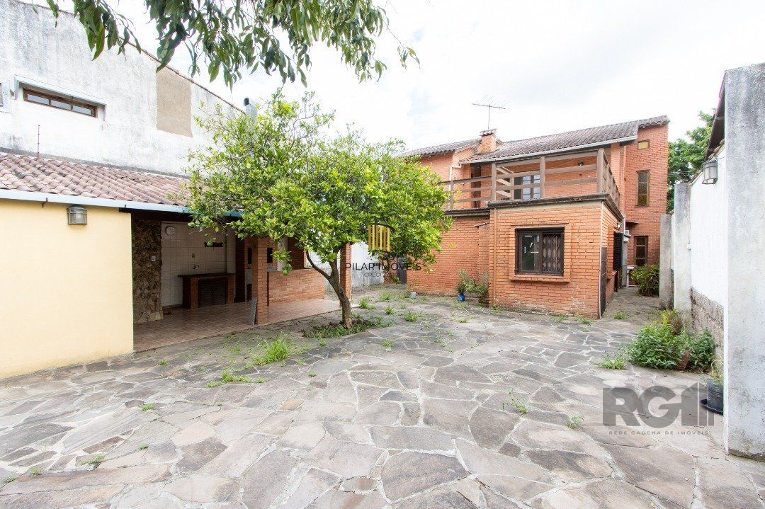 Casa para Venda - 205.5m², 3 dormitórios, sendo 2 suites, 3 vagas - Vila Nova