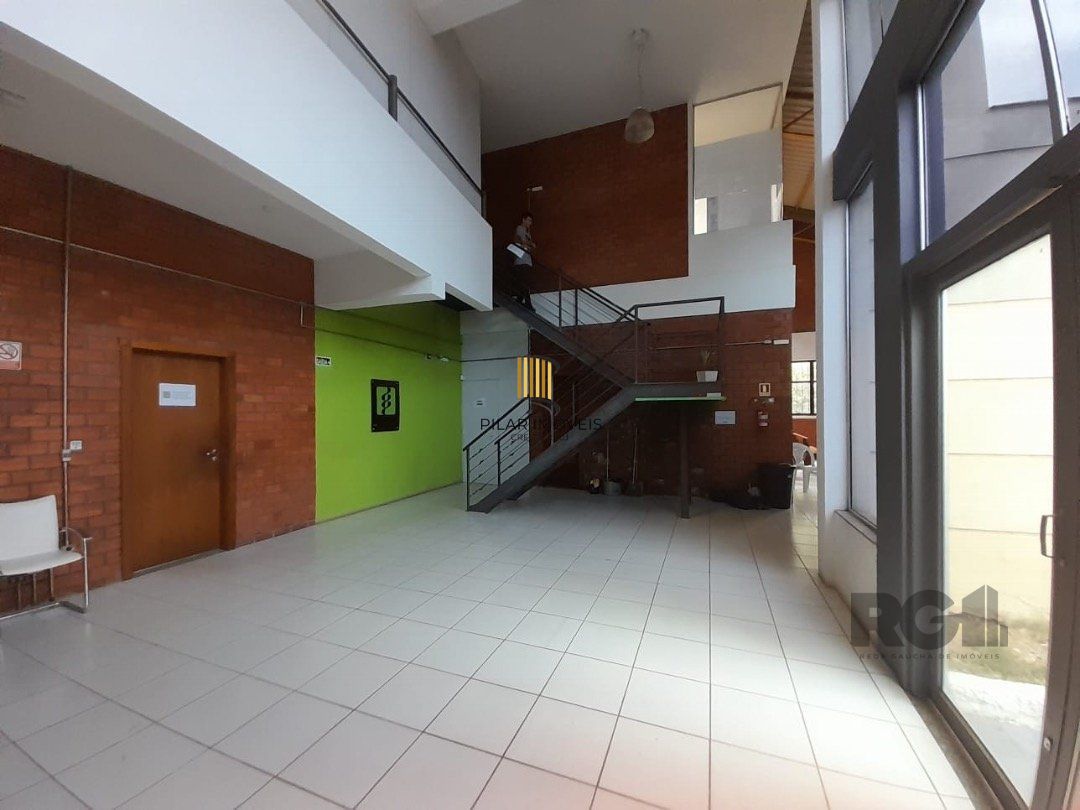 Prédio comercial com área total de 5.000 m² na rua Frederico Mentz, bairro Navegantes.