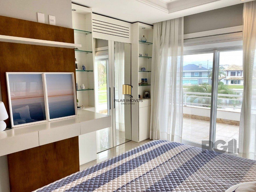 Casa de Condomínio 4 dormitórios no bairro Atlântida