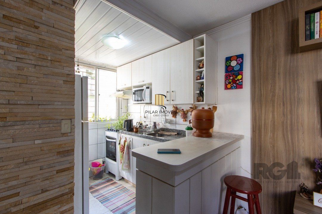 Apartamento semimobiliado com 2 dormitórios, banheiro social e 1vaga rotativa
