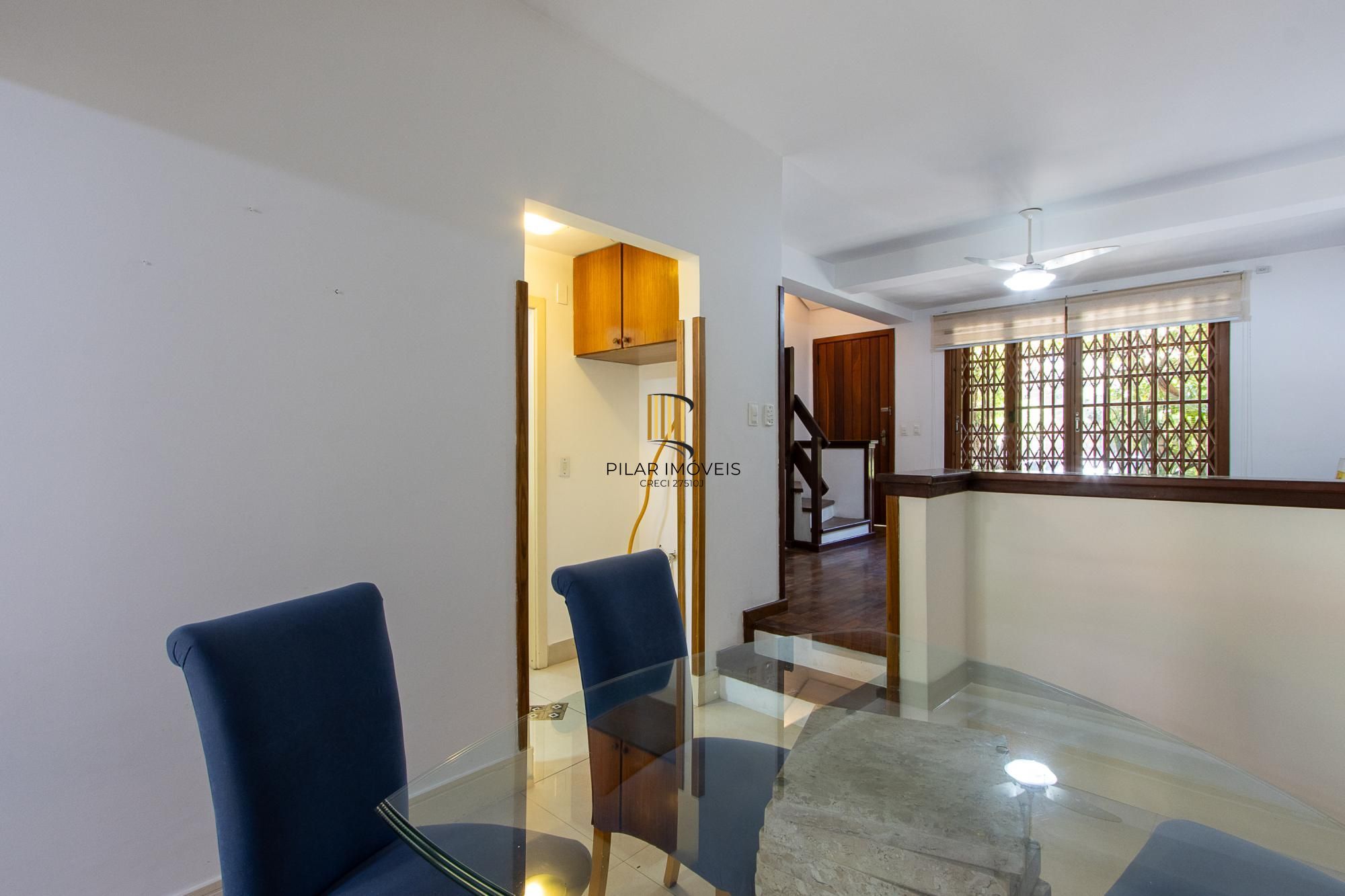 Casa em condomínio, 2 dormitórios, 1 vaga escriturada - Bairro Cavalhada