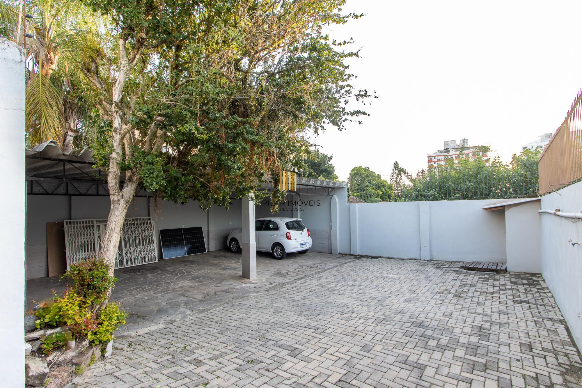 Casa de condomínio, 3 dormitórios, 1 suíte, 1 vaga coberta, no bairro Cristal.