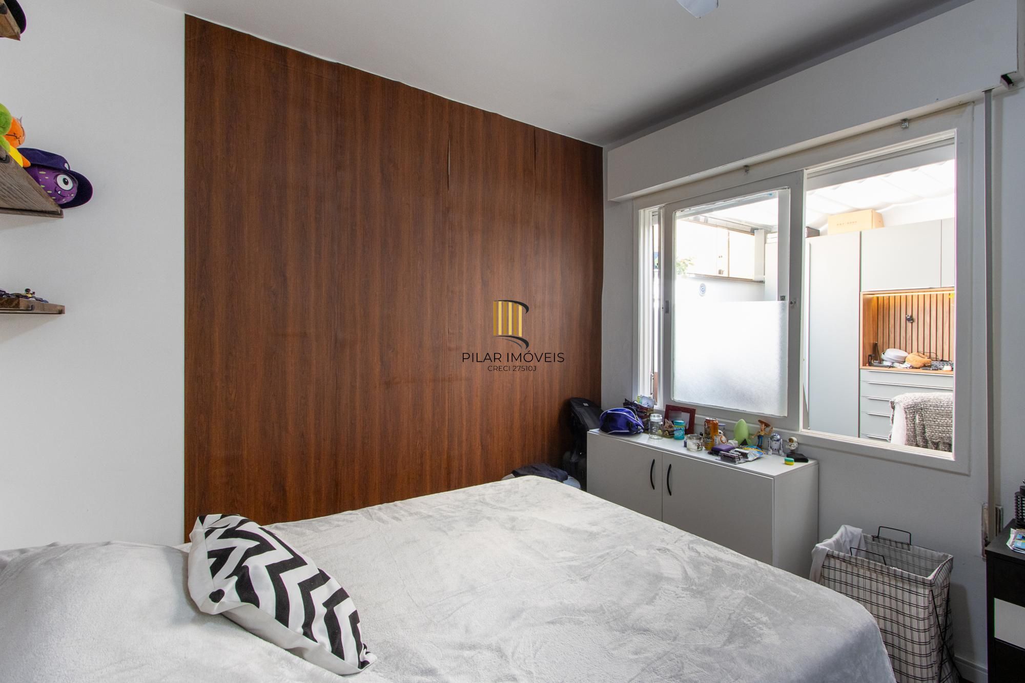 Linda casa totalmente reformada, 3 quartos (1 suite), 2 vagas cobertas - Bairro Nonoai