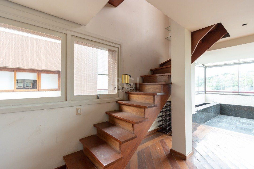 Cobertura para Venda - 302m², 4 dormitórios, sendo 1 suites, 3 vagas - Menino Deus