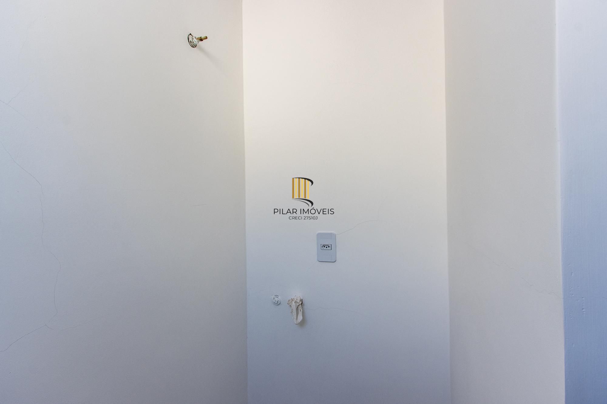 Apartamento no Menino Deus com 2 dormitórios e garagem