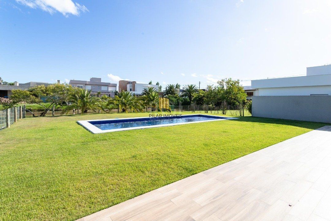 Casa Condominio para Venda - 380m², 3 dormitórios, sendo 3 suites, 6 vagas - Terra Ville