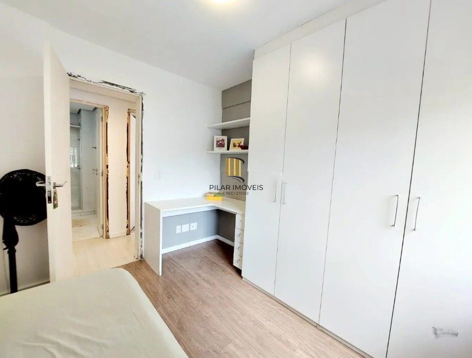 Apartamento de 3 dormitórios, 1 suíte e 1 vaga de garagem.