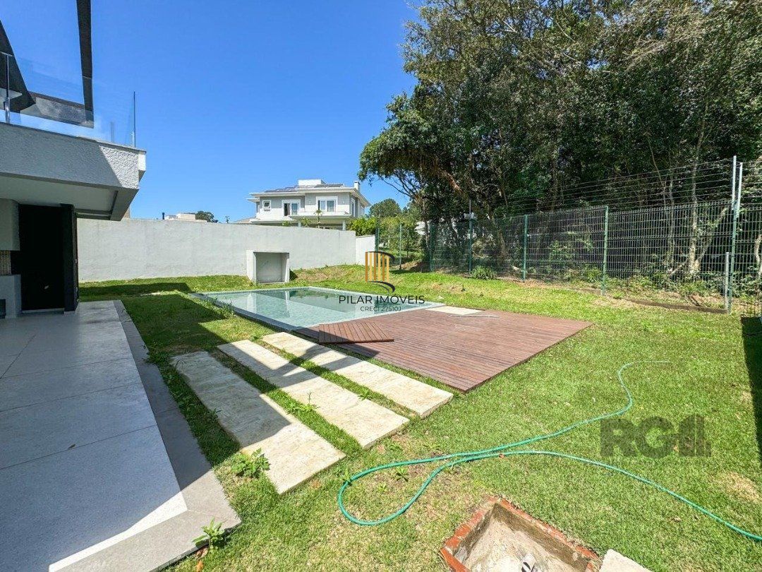 Casa Condominio para Venda - 300m², 4 dormitórios, sendo 4 suites, 2 vagas - Alphaville