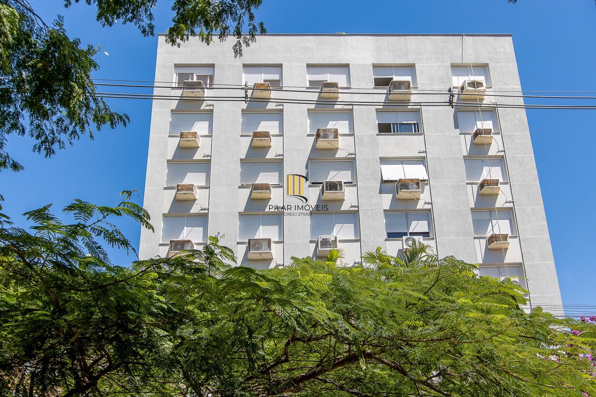 Cobertura com 2 dormitórios, incluindo 1 suíte.