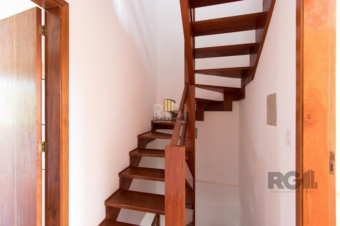 Casa 3 dormitórios no bairro Serraria