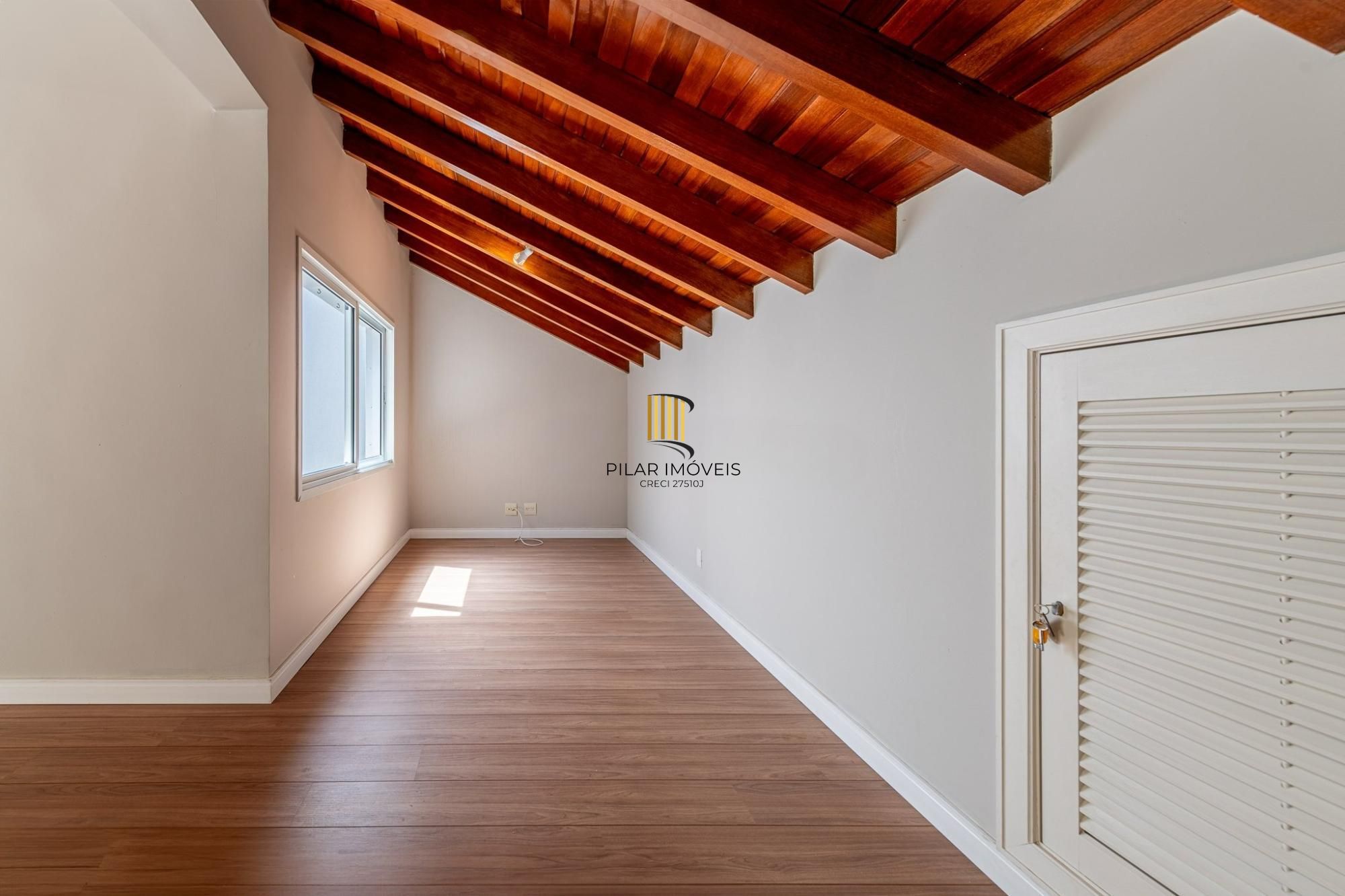 Casa de 4 dormitórios no bairro Três Figueiras