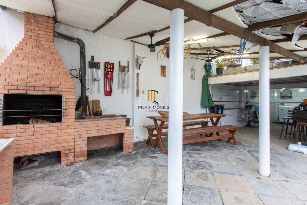 Casa 4 dormitórios no bairro Hípica