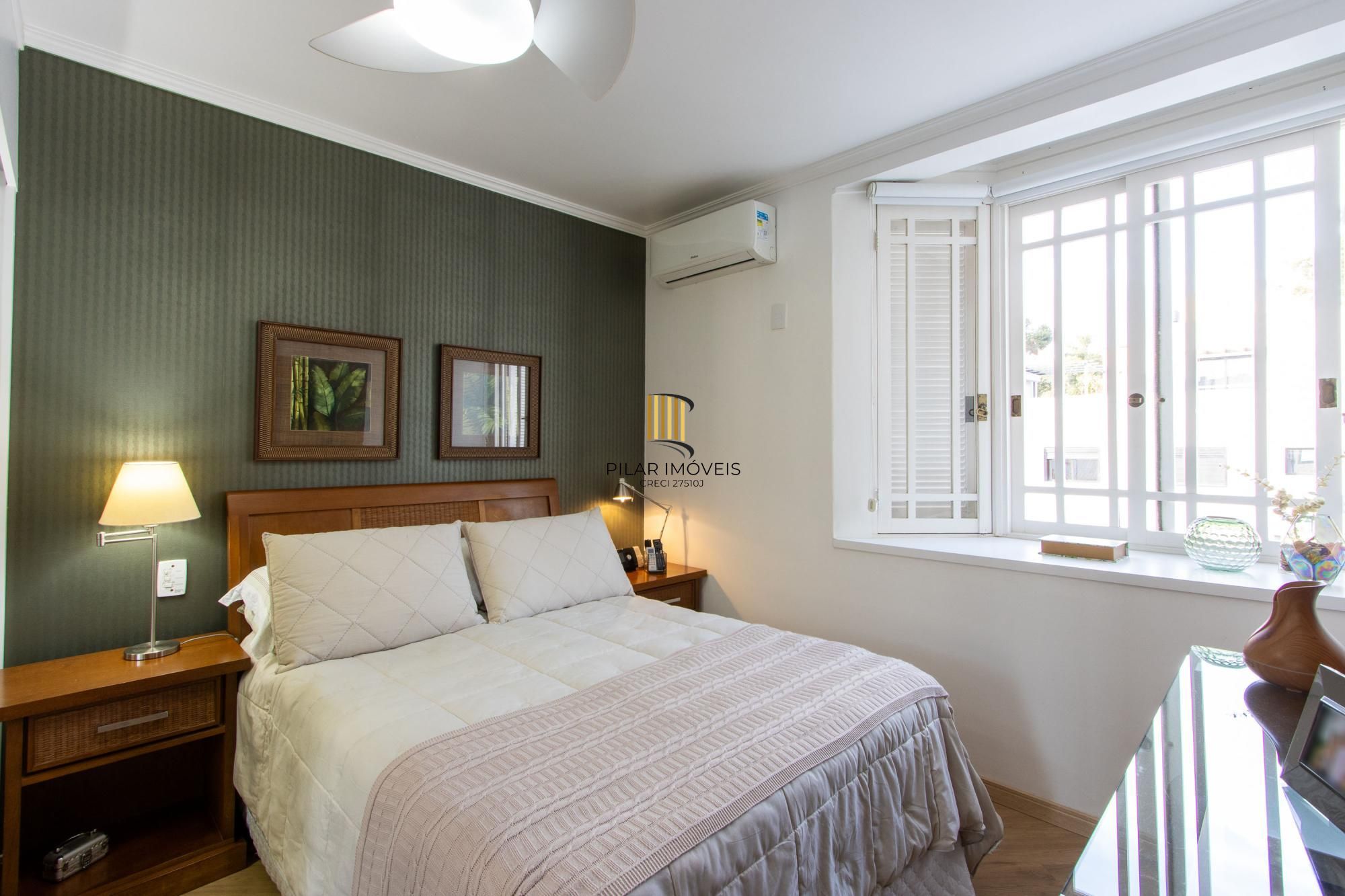 Oportunidade - Casa  Confortável de 3 Dormitórios na Zona Sul de Porto Alegre.