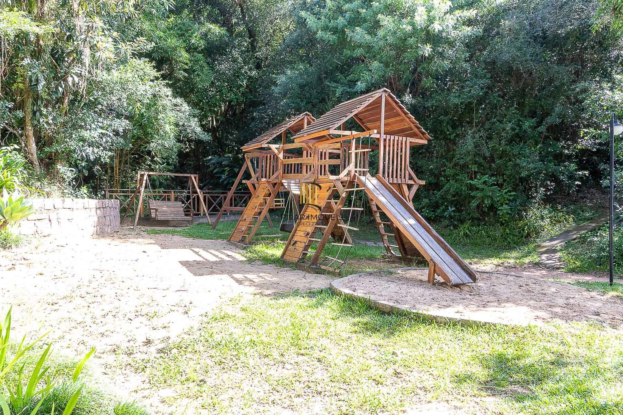 Casa condomínio | 3 dormitórios | 1 Suíte | 240,82 Privativos | 2 Vagas | Bairro Teresópolis