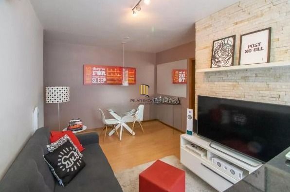 Apartamento com 2 dormitórios (reversível para 3) e 1 vaga escriturada  à venda no coração de Ipanema