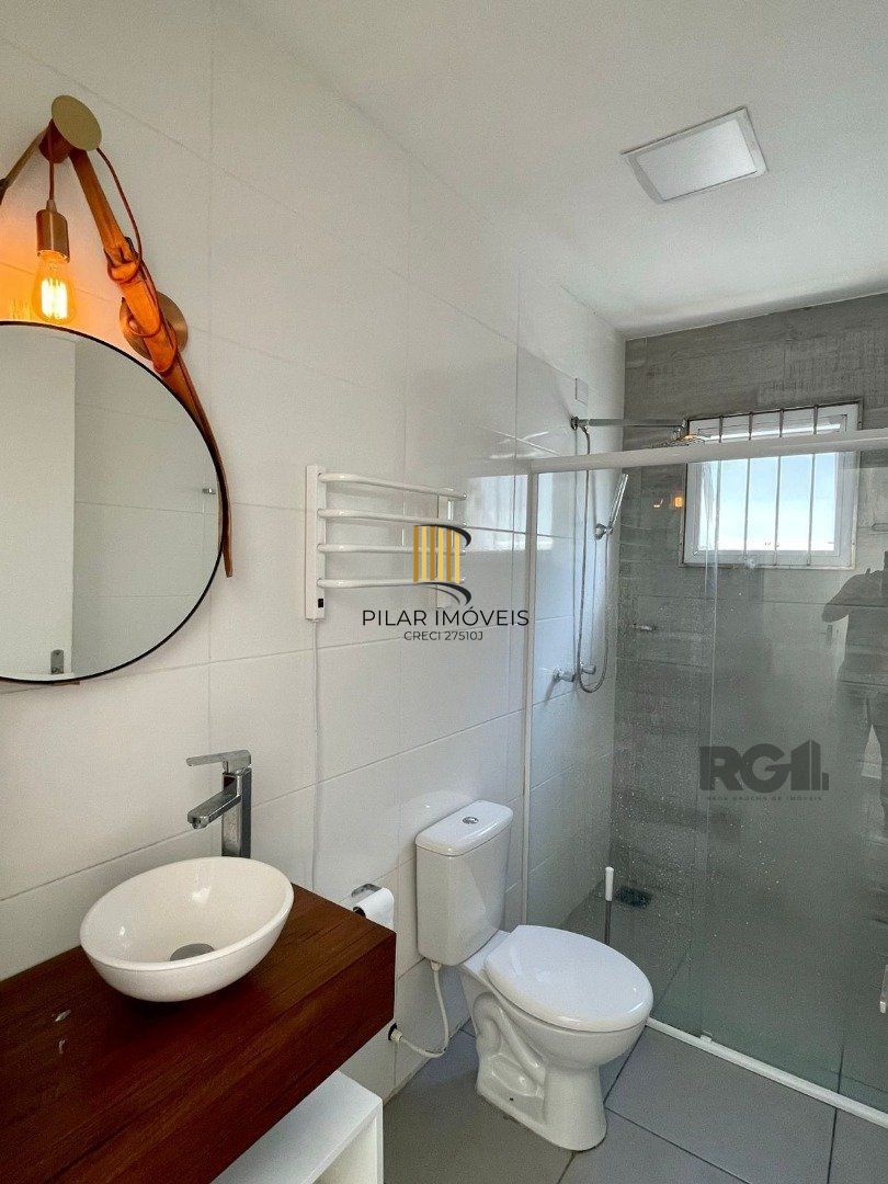 CASA COM 4 DORMITORIOS SUITE , A 3 QUADRAS DO MAR !!