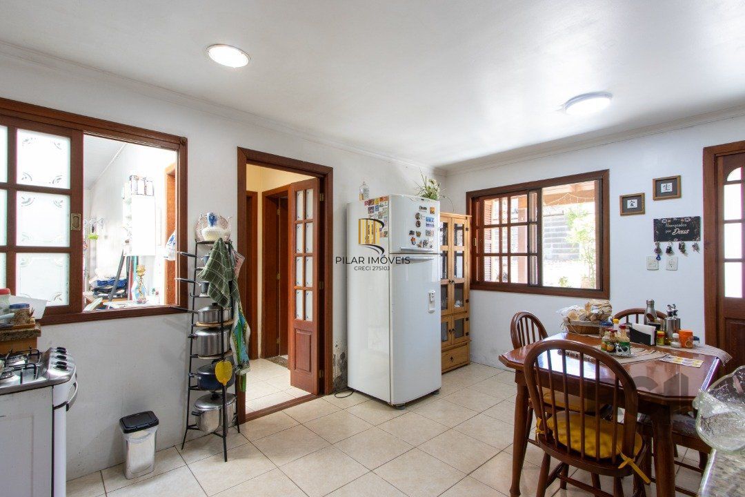 Casa 2 dormitórios no bairro Camaquã