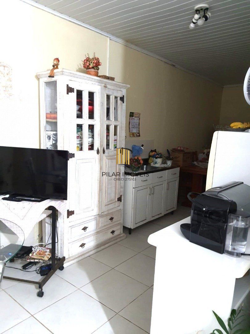 Casa térrea, 3 quartos, amplo pátio - Bairro Santa Tereza