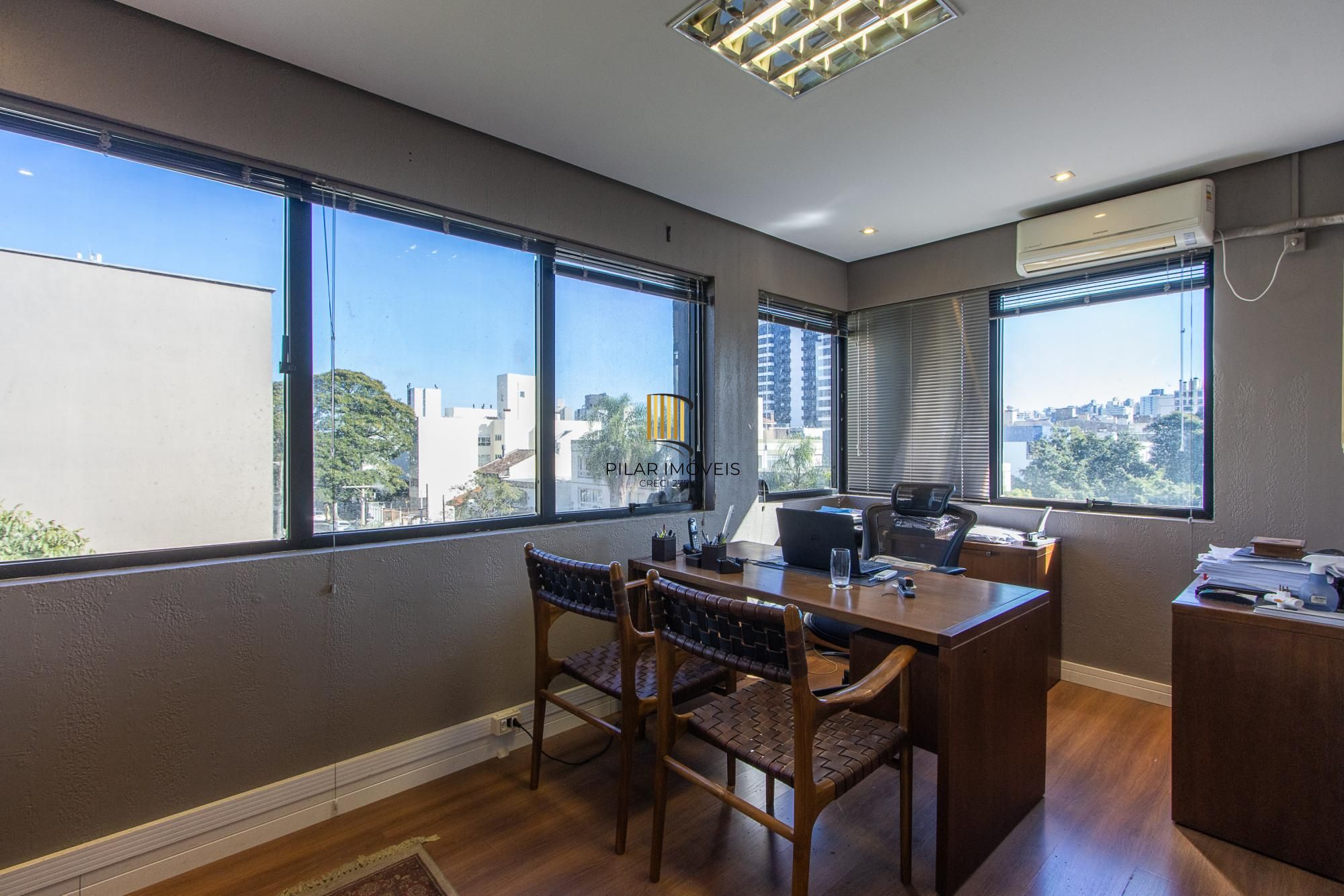 Sala Comercial Duplex à Venda no Bairro Petrópolis – Edifício João Abbott