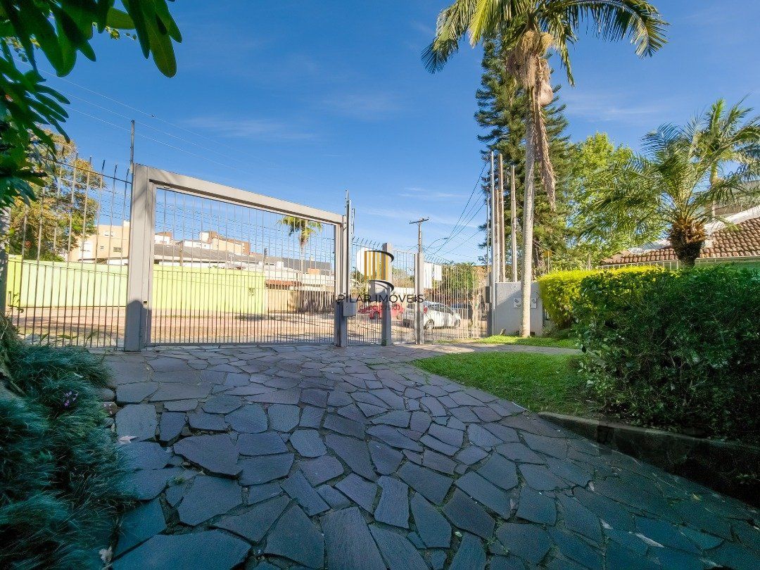CASA TÉRREA REFORMADA, 3 QUARTOS, SUITE, PÁTIO - BAIRRO CRISTAL
