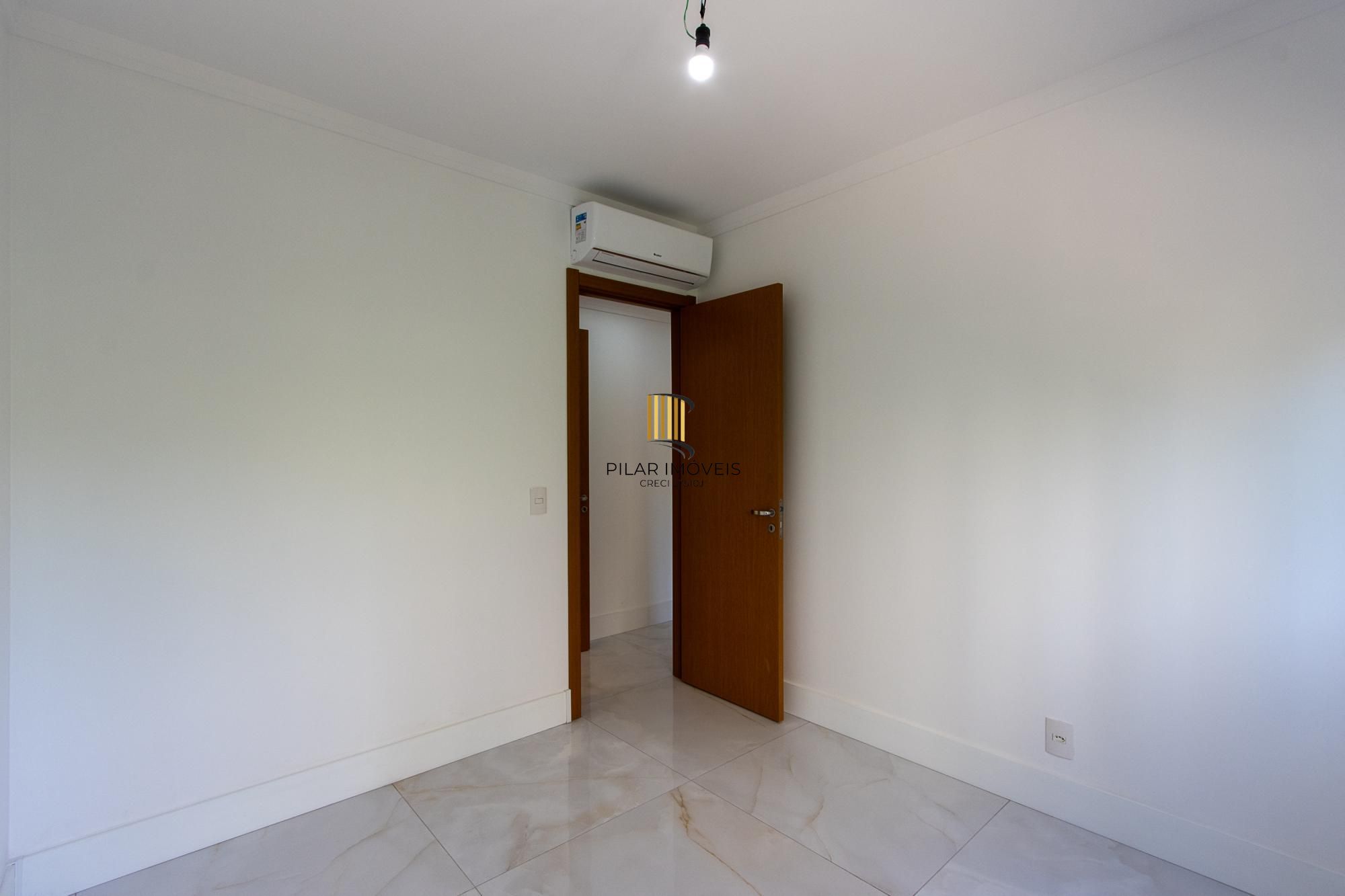 Apartamento totalmente reformado e impecável para locação - 3 quartos sendo uma suíte - Bairro Cavalhada