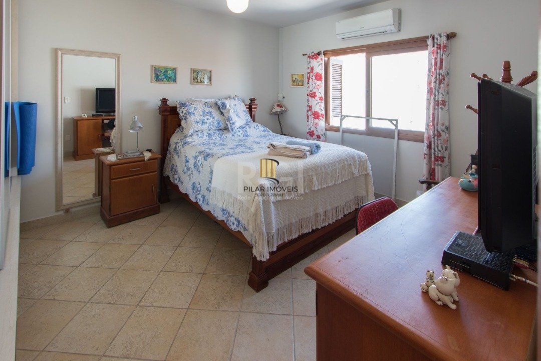 Casa para Venda - 211m², 3 dormitórios, 3 vagas - Vila Nova