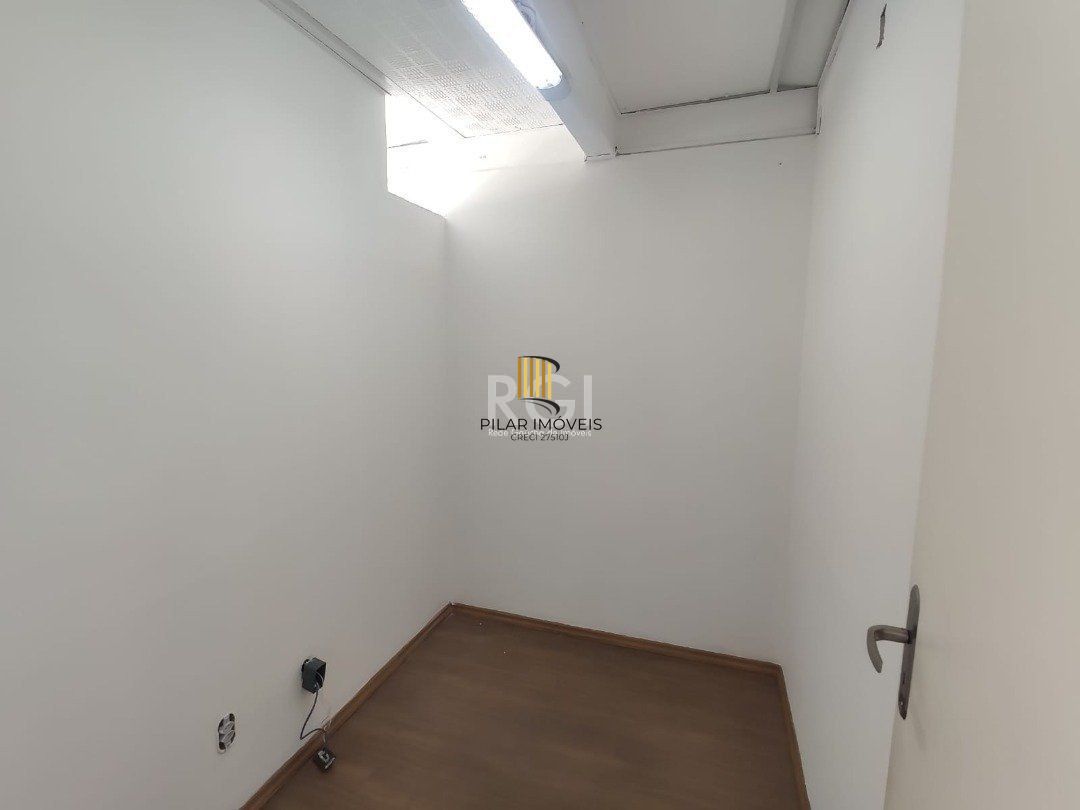 Conjunto/Sala para Venda - 60m², 0 dormitórios, Cohab C