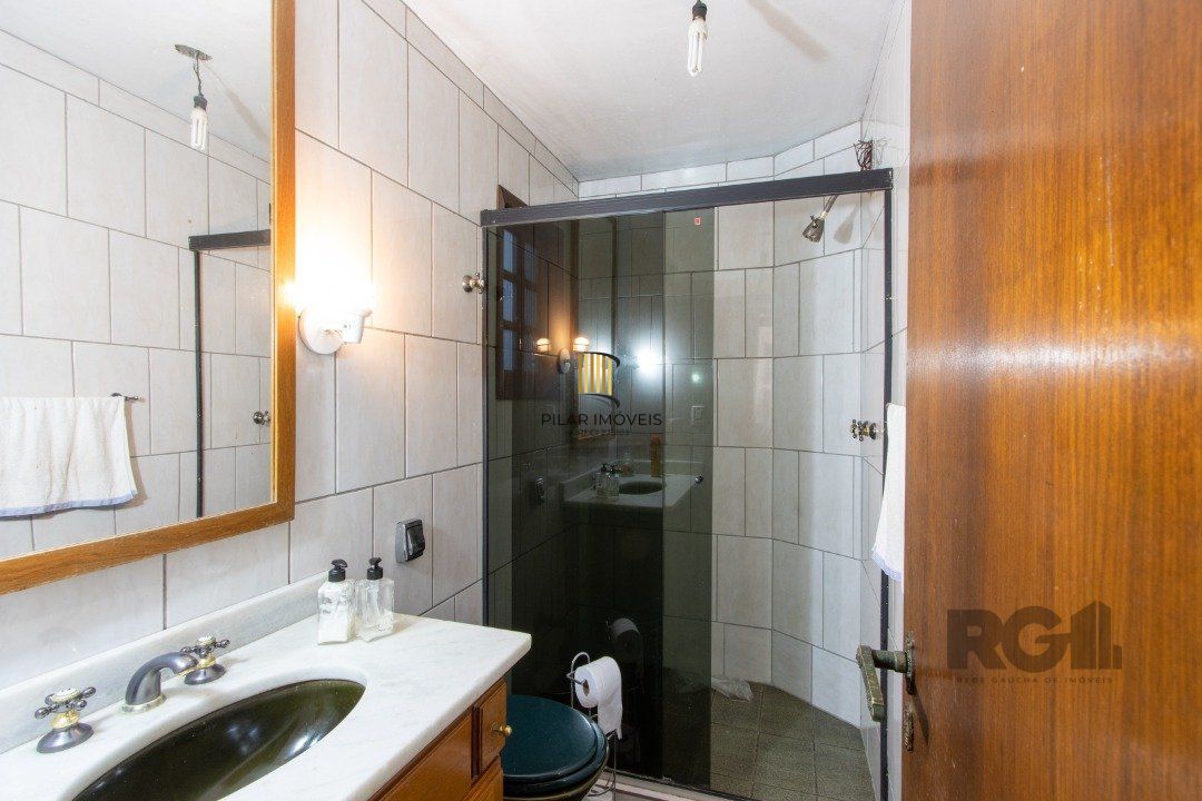 Casa para Venda - 300m², 3 dormitórios, sendo 1 suites, 4 vagas - Tristeza