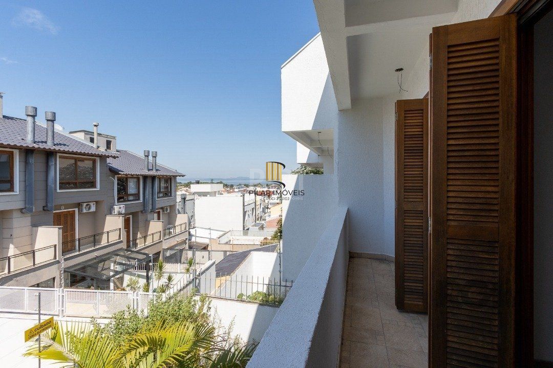 Casa 3 dormitórios no bairro Guarujá