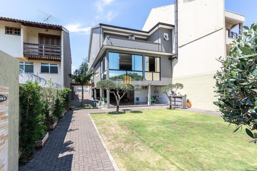 Casa para Venda - 420m², 3 dormitórios, sendo 3 suites, 8 vagas - Ipanema