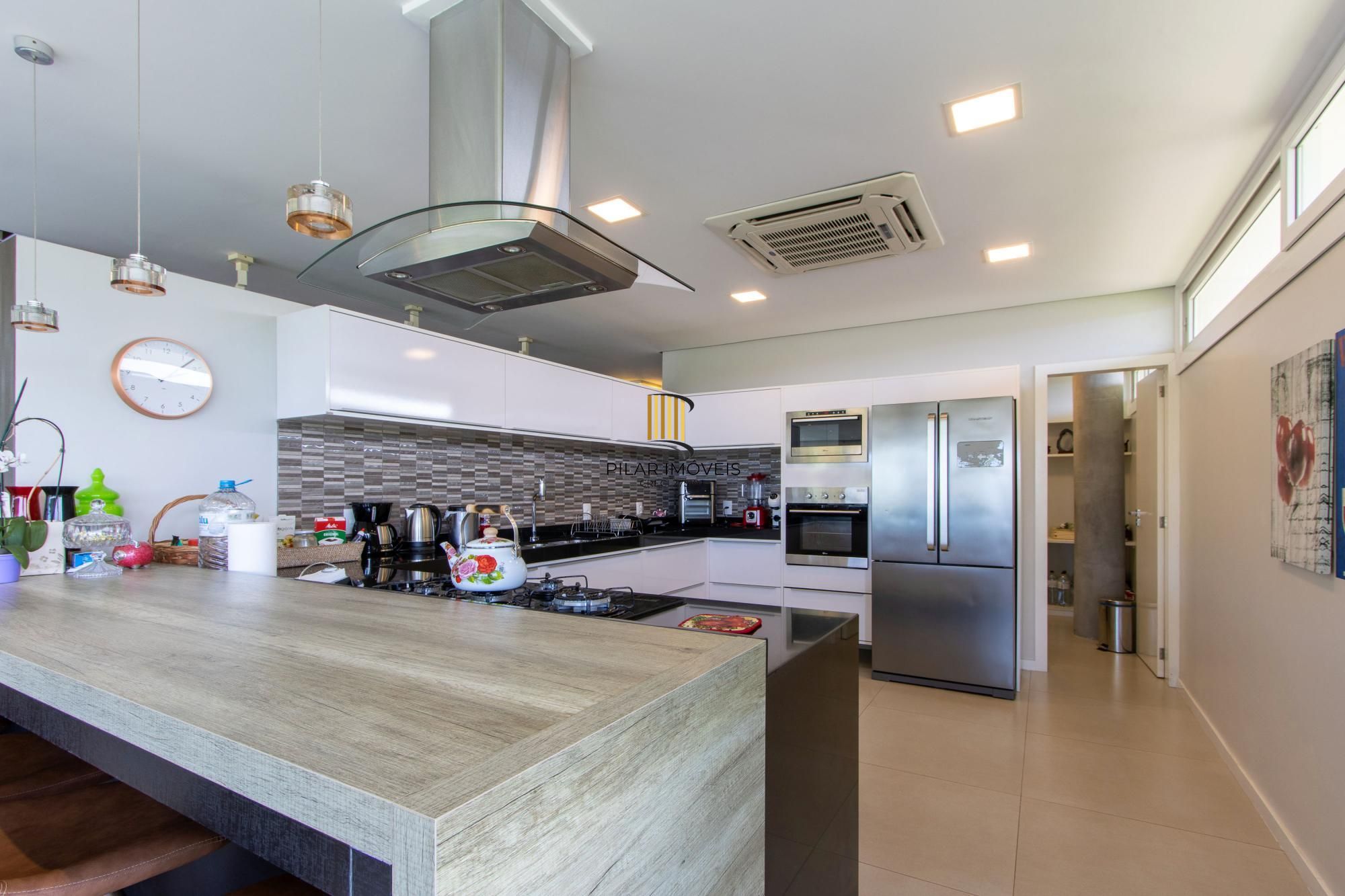 Luxuosa Casa em Condomínio de Alto Padrão com vista para Guaiba