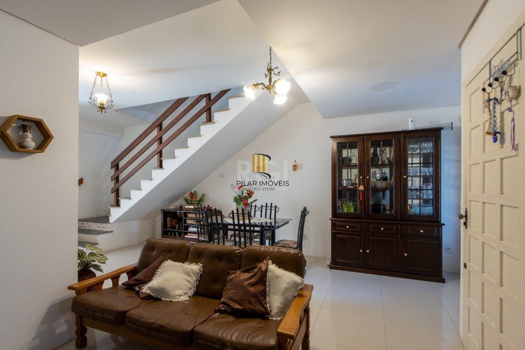 Casa 3 dormitórios no bairro Guarujá