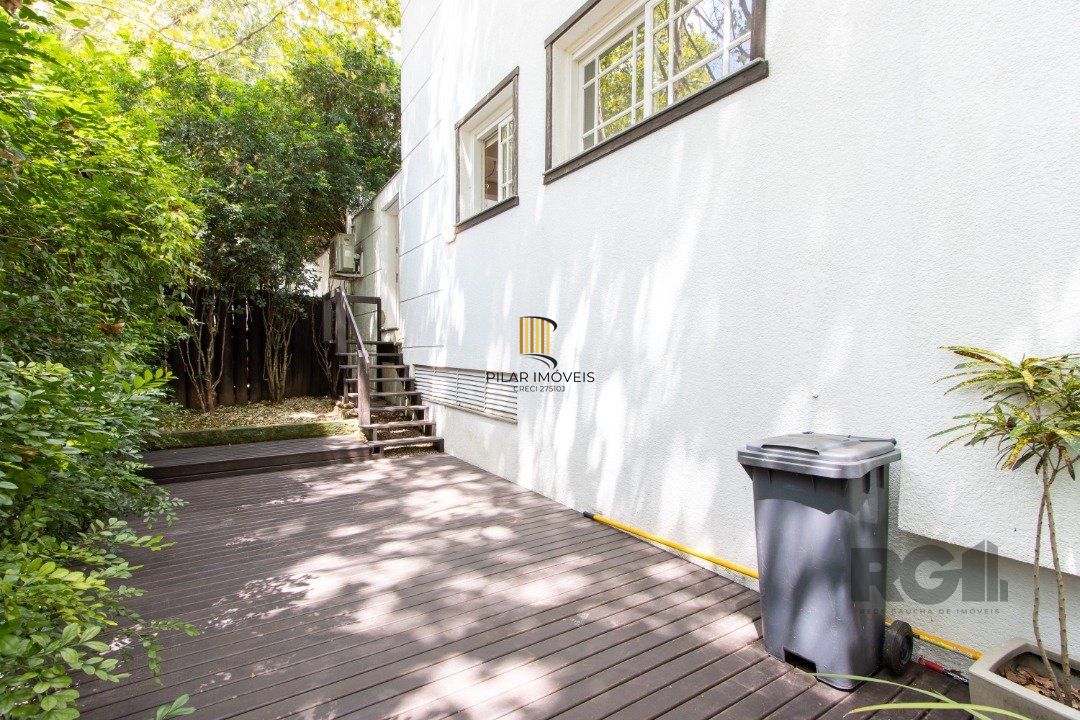 Casa em condominio, mobiliada com 741m² privativos , com 3 suítes- master