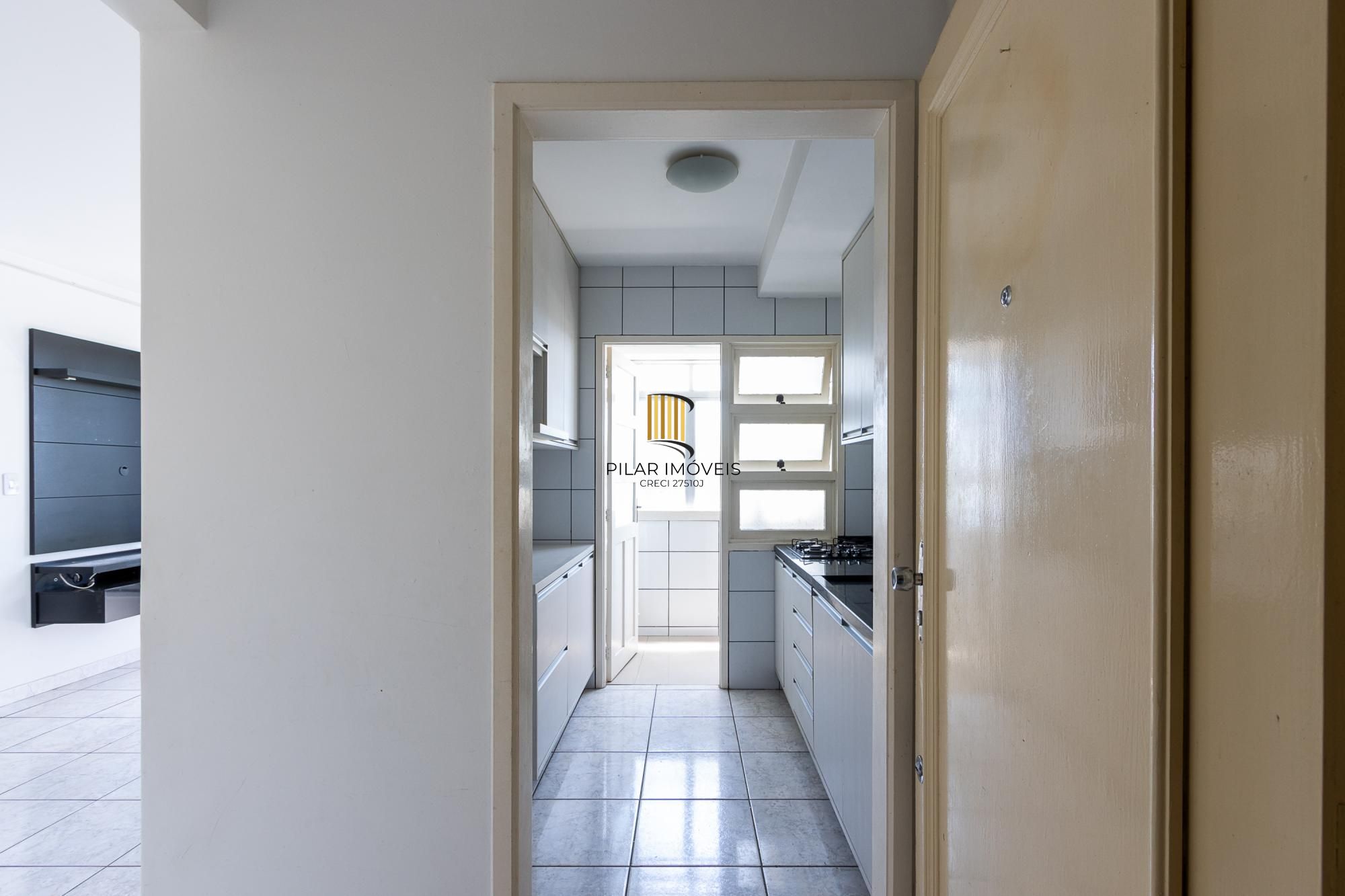 Apartamento, desocupado, 2 dormitórios e vaga escriturada, elevador -Cavalhada