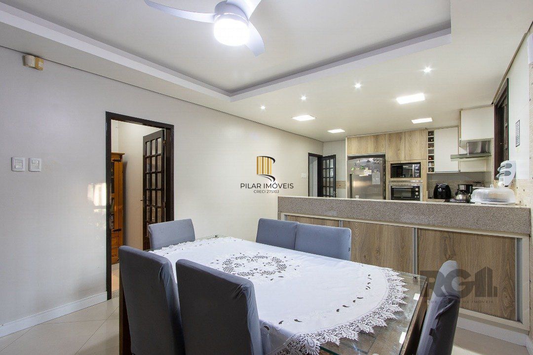Casa 6 dormitórios no bairro Cristal