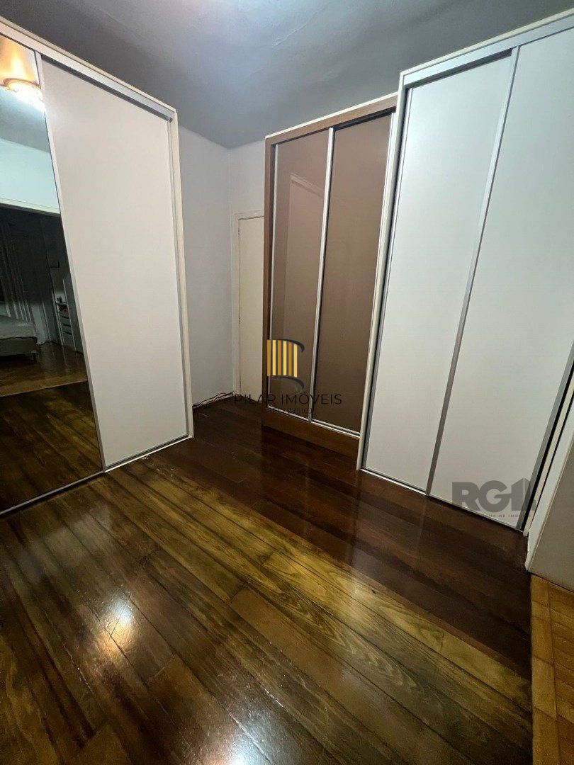 Casa em alvenaria, próxima à 24 de outubro, com a seguinte composição