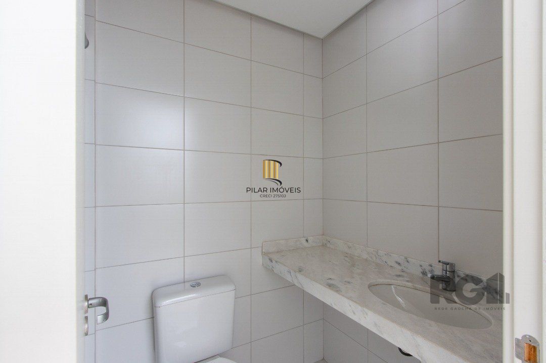 Casa em Condomínio, 197m², 3dormitórios, bairro Glória