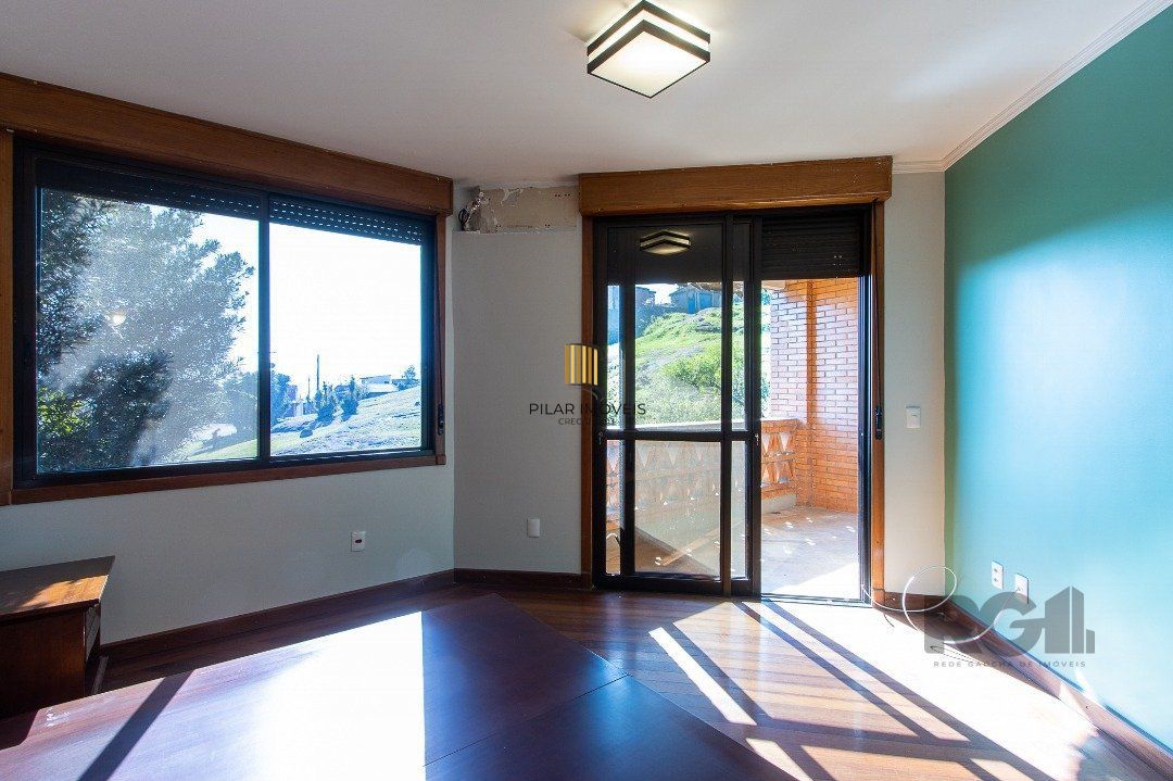 Excelente casa de 3 andares em condomínio fechado