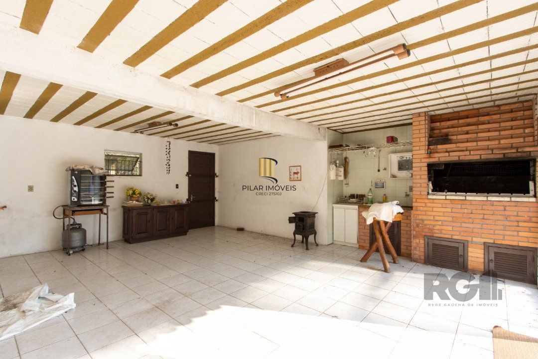 Casa para Venda - 72.6m², 4 dormitórios, sendo 1 suites, 6 vagas - Camaquã