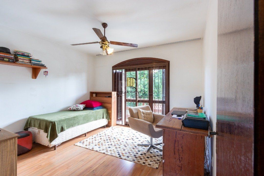 Casa para Venda - 300m², 5 dormitórios, 2 vagas - Cavalhada