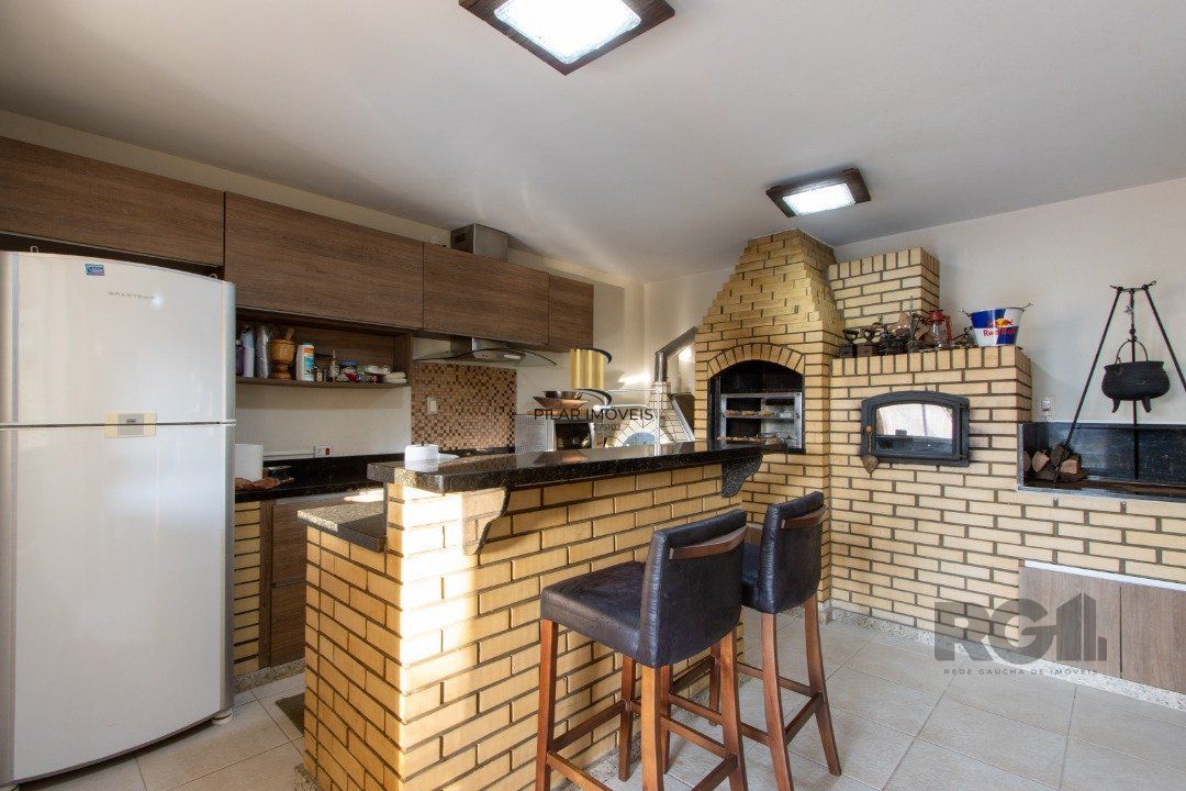 Casa com 5 suites com area privativa 714,00
