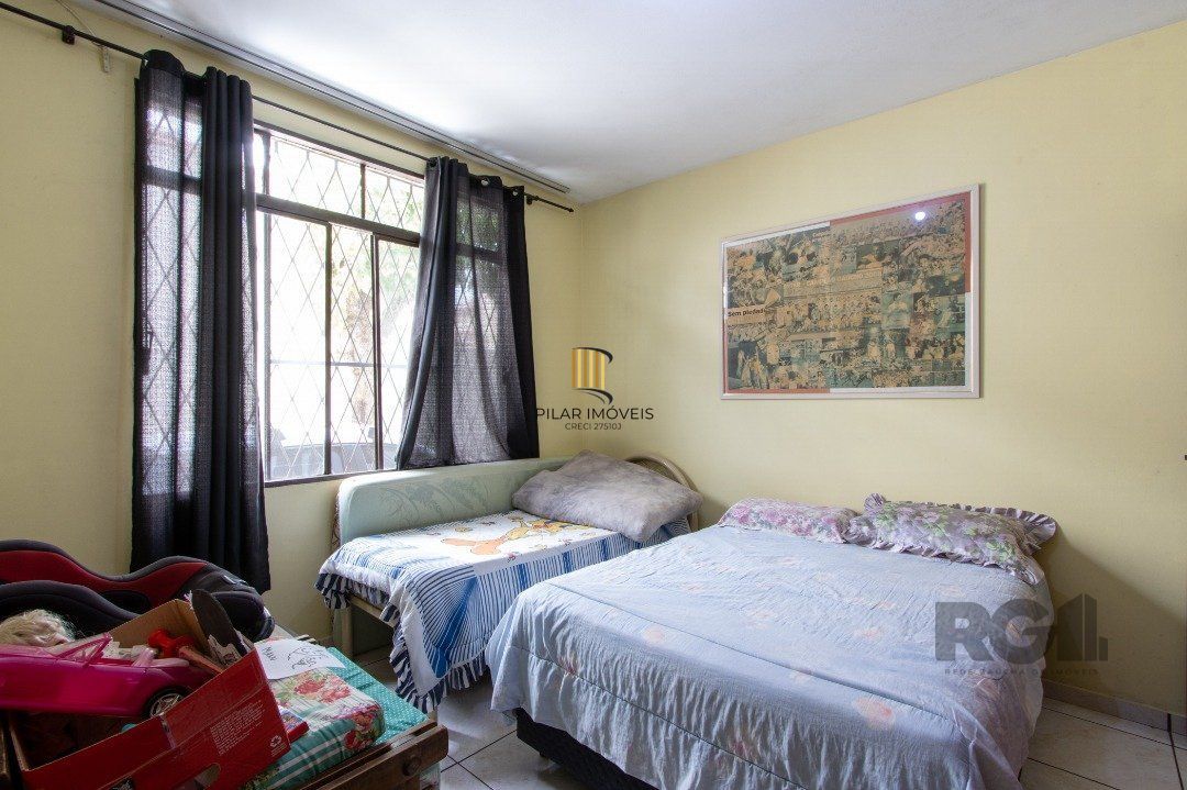 Casa térrea, 3 quartos, 2 banheiros, com pátio no Bairro Cavalhada