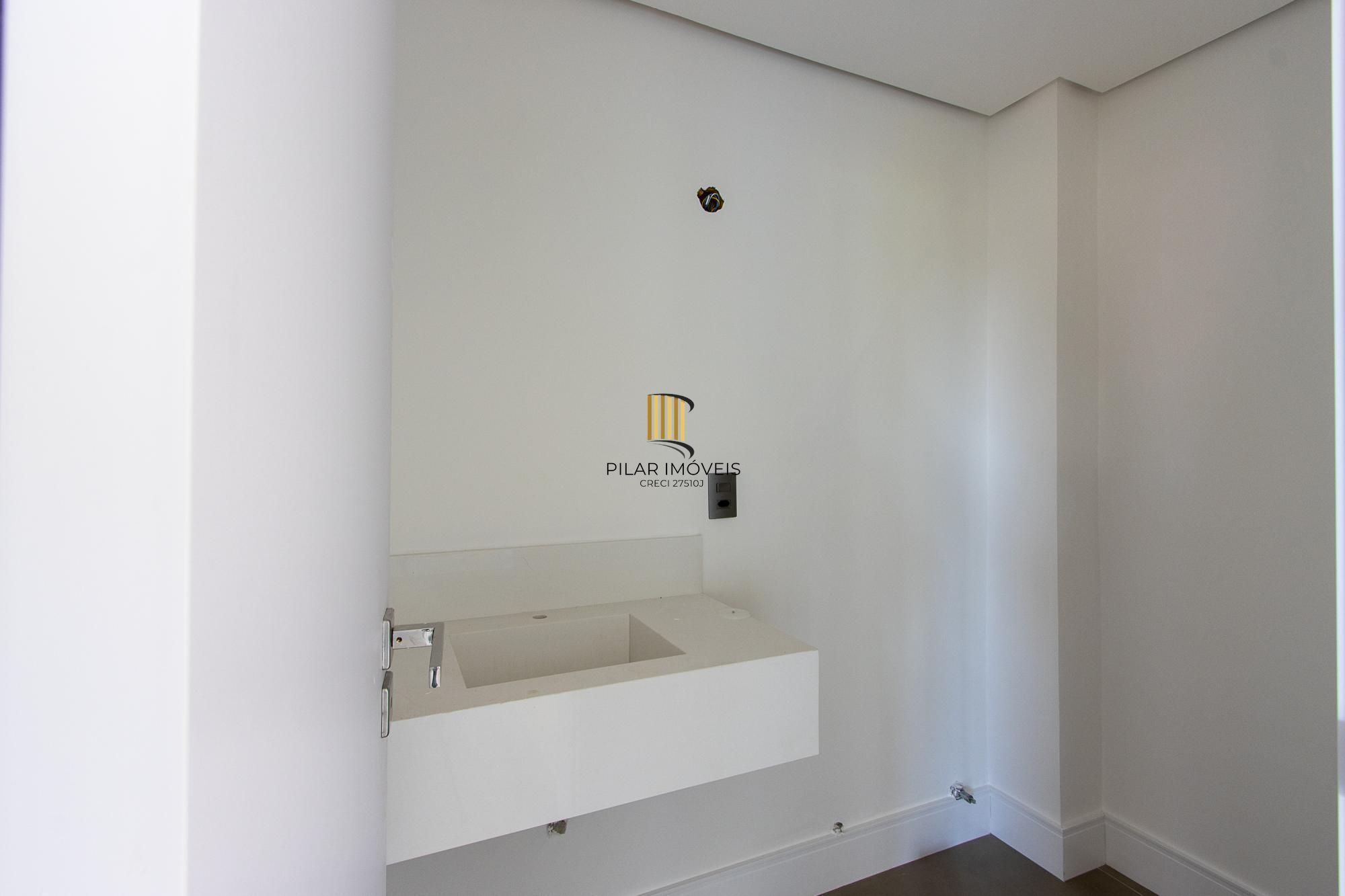 Casa em condomínio com conforto e exclusividade no bairro Tristeza